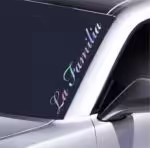 La Familia Autoaufkleber in schimmernder Farbe auf einer Windschutzscheibe